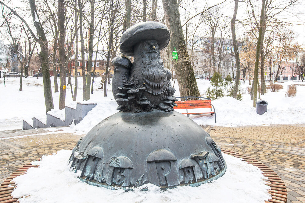 Памятник грибам с глазами. Рязань