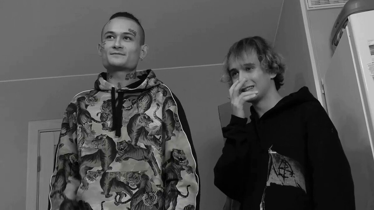 Скриншот из видео Славы, в котором они делают песню вместе с Алишером Моргенштерном.