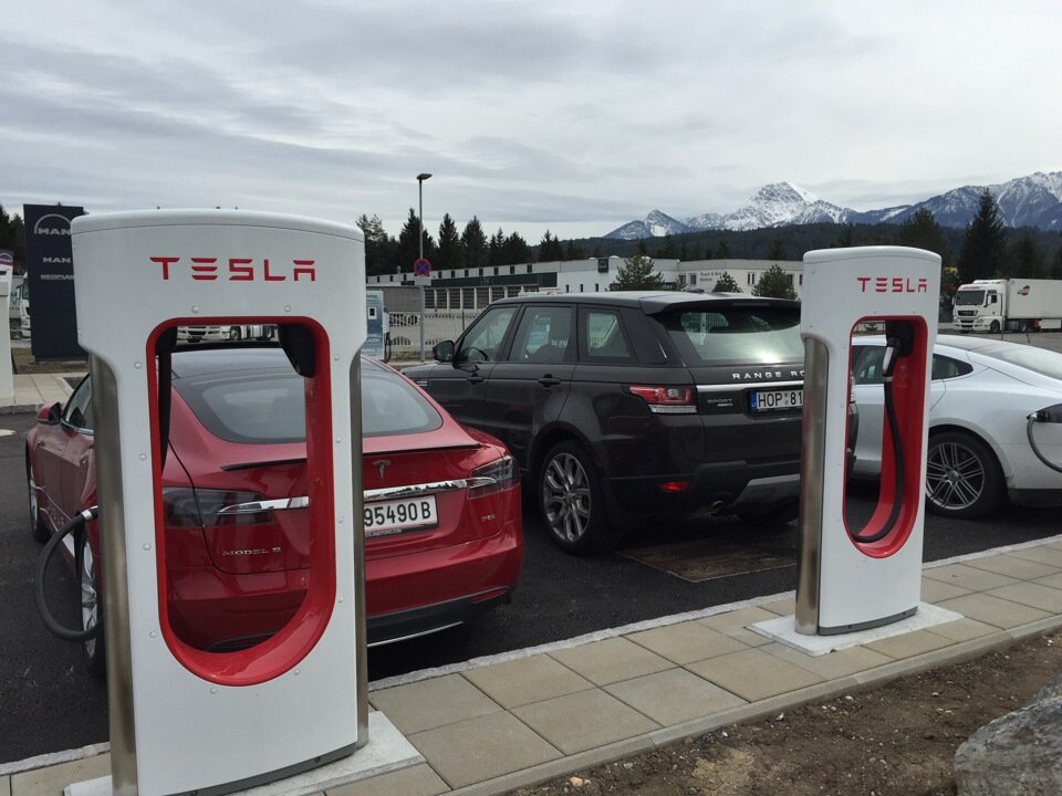 Зарядное устройство Tesla 