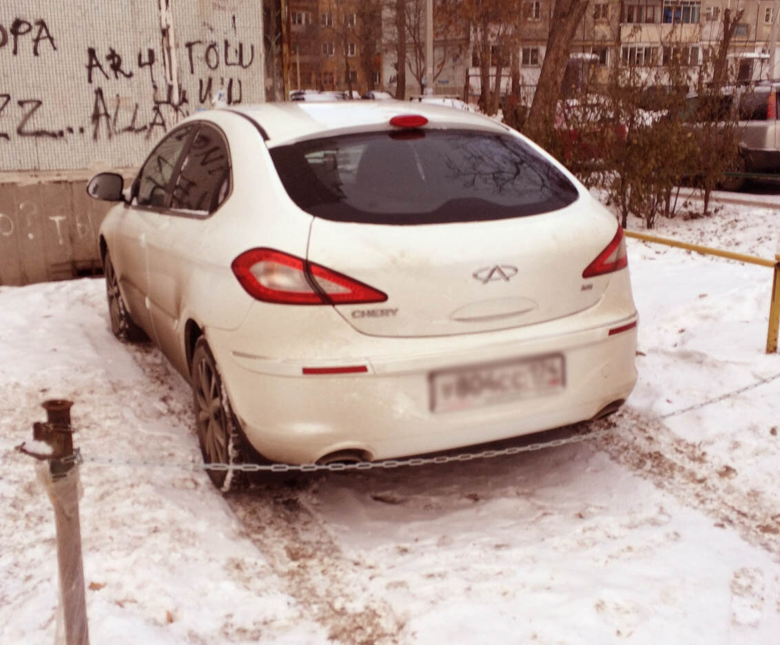 на стене дома написал свой гос.номер и решил, что занял место