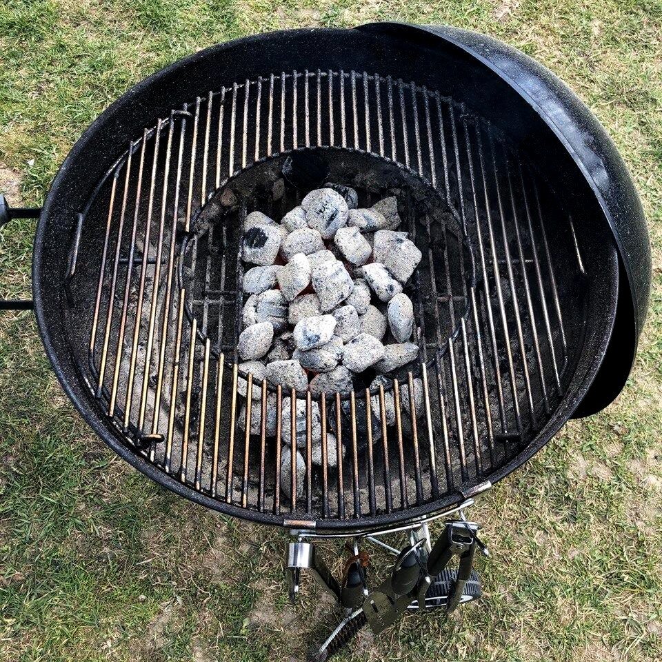 Я разместил брикеты в центре перед установкой казана в GBS