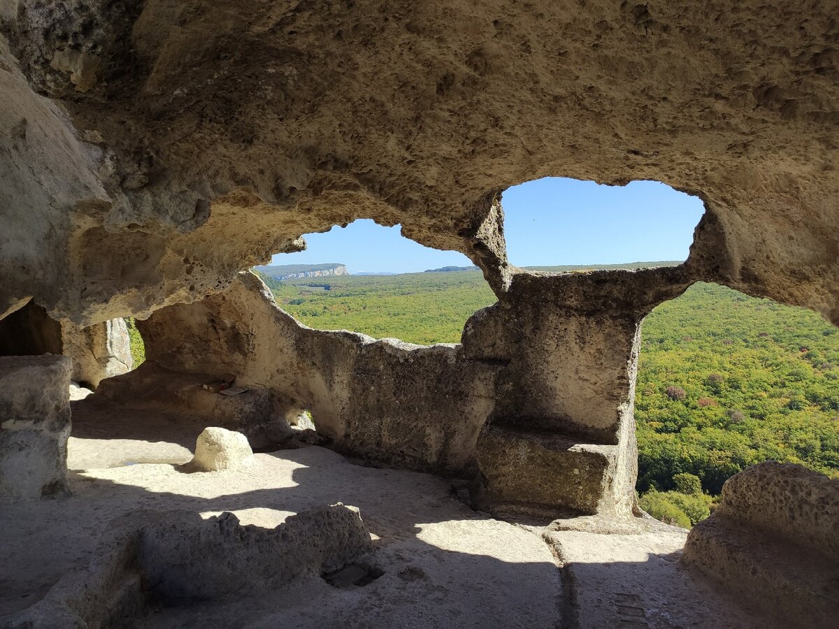 Эски-Кермен: пещерный город, одна из самых известных достопримечательностей Крыма