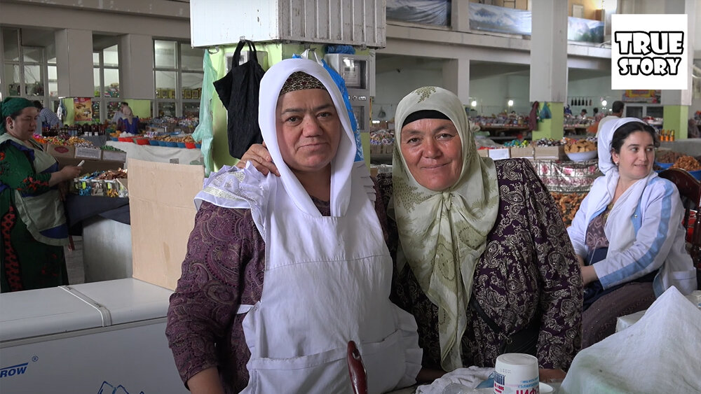 Таджикистан сколько. Таджички на рынке. Продавщица таджичка на рынке. Таджички в Душанбе. Таджикистан долго живут люди.