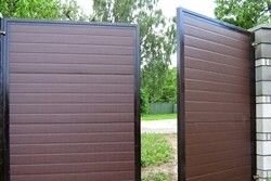 открытие во двор .