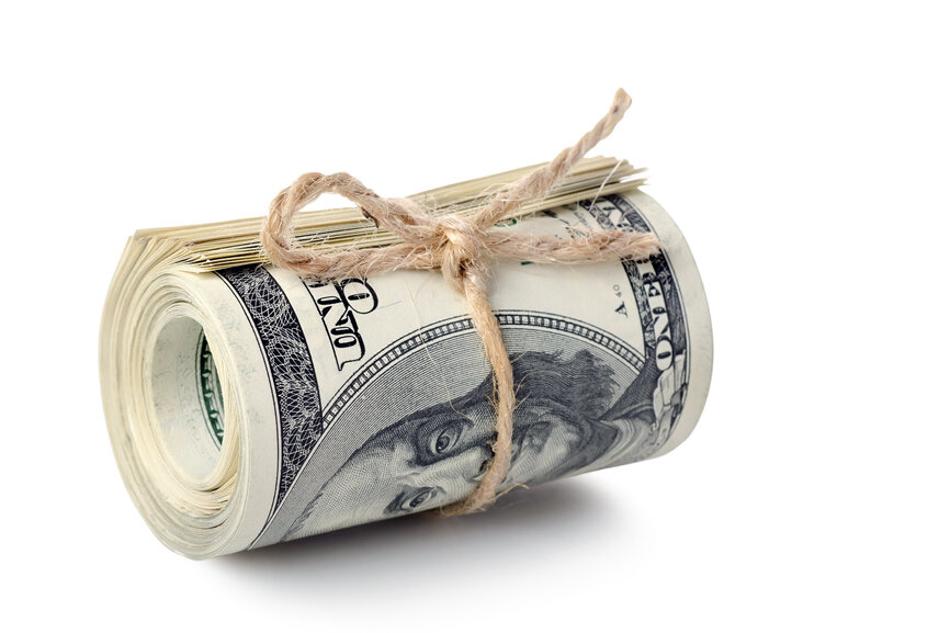 Во-первых, держа денежные средства в наличности дома у вас нет возможности их приумножить. Во-вторых, вы не только их не увеличиваете, но и теряете. От 120 тысяч за год вы потеряете, как минимум, 9-10 тысяч при таком способе хранения. Это происходит под влиянием инфляции, она-то и заберет часть ваших денег из-под подушки. Министерство экономического развития прогнозирует инфляцию в 2016 году до 8-8.5%.