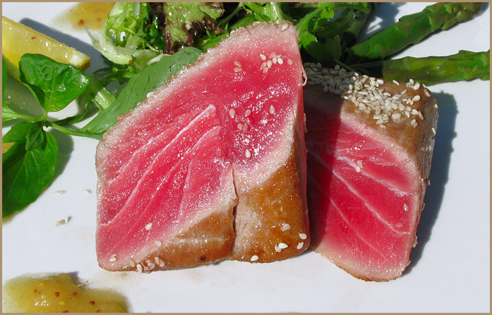 вкусно , но не рекомендуется , особенно сырым 