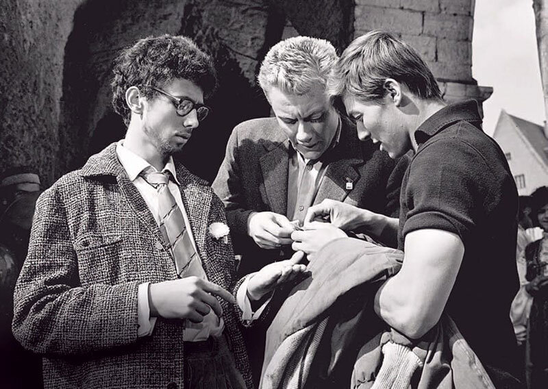 
Олег Даль в роли Алика, Андрей Миронов в роли Юрки, Александр Збруев в роли Димки

