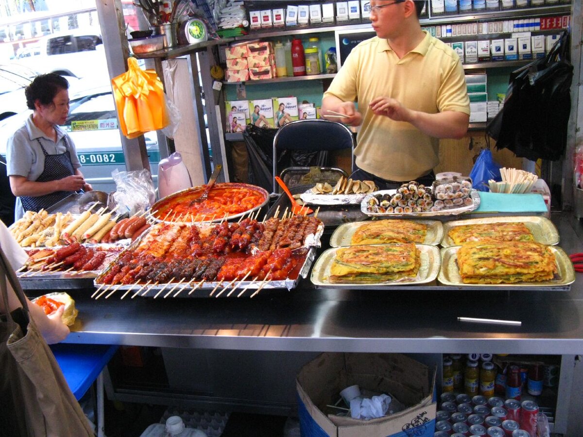 https://commons.wikimedia.org/wiki/File:Korean_street_food-01.jpg