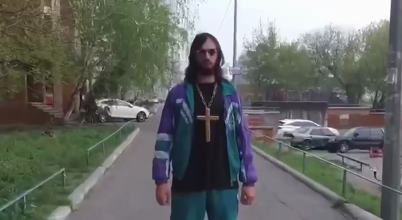 Чувства верующих настолько нежные, что писать комментарий на эту тему очень рискованно.