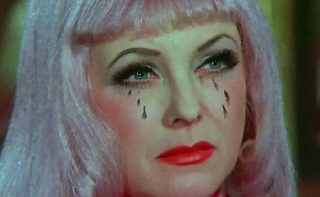 Этот ужасный и печальный ритуал боевого раскраса... Скриншот. Источник - YouTube.