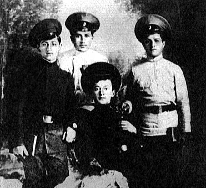 Лаврентий Берия - учащийся Сухумского начального училища 