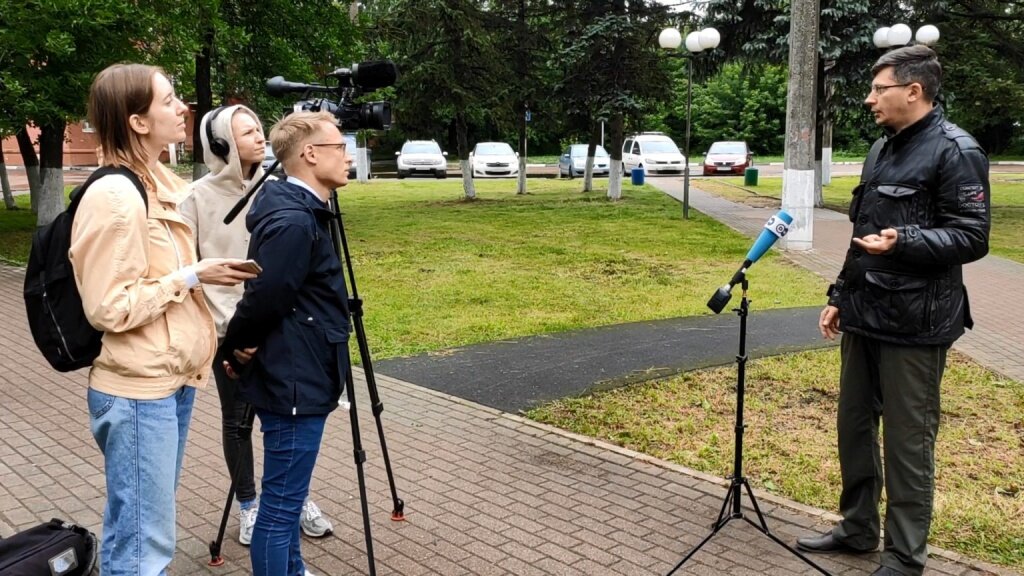 В Твери немецкий телеканал «Deutsche Welle» интересовался табличками со здания ТГМУ и граффити с Солженициным