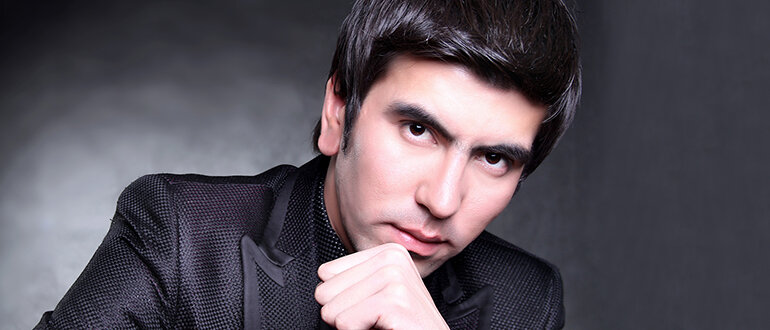 Сардор Мамадалиев (1985) - популярный узбекский певец.