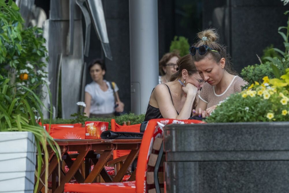 Также запрещена работа детских комнат, танцпола, караоке