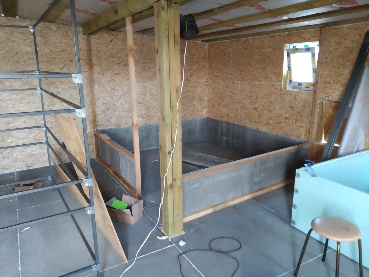 Клетка с глубокой подстилкой