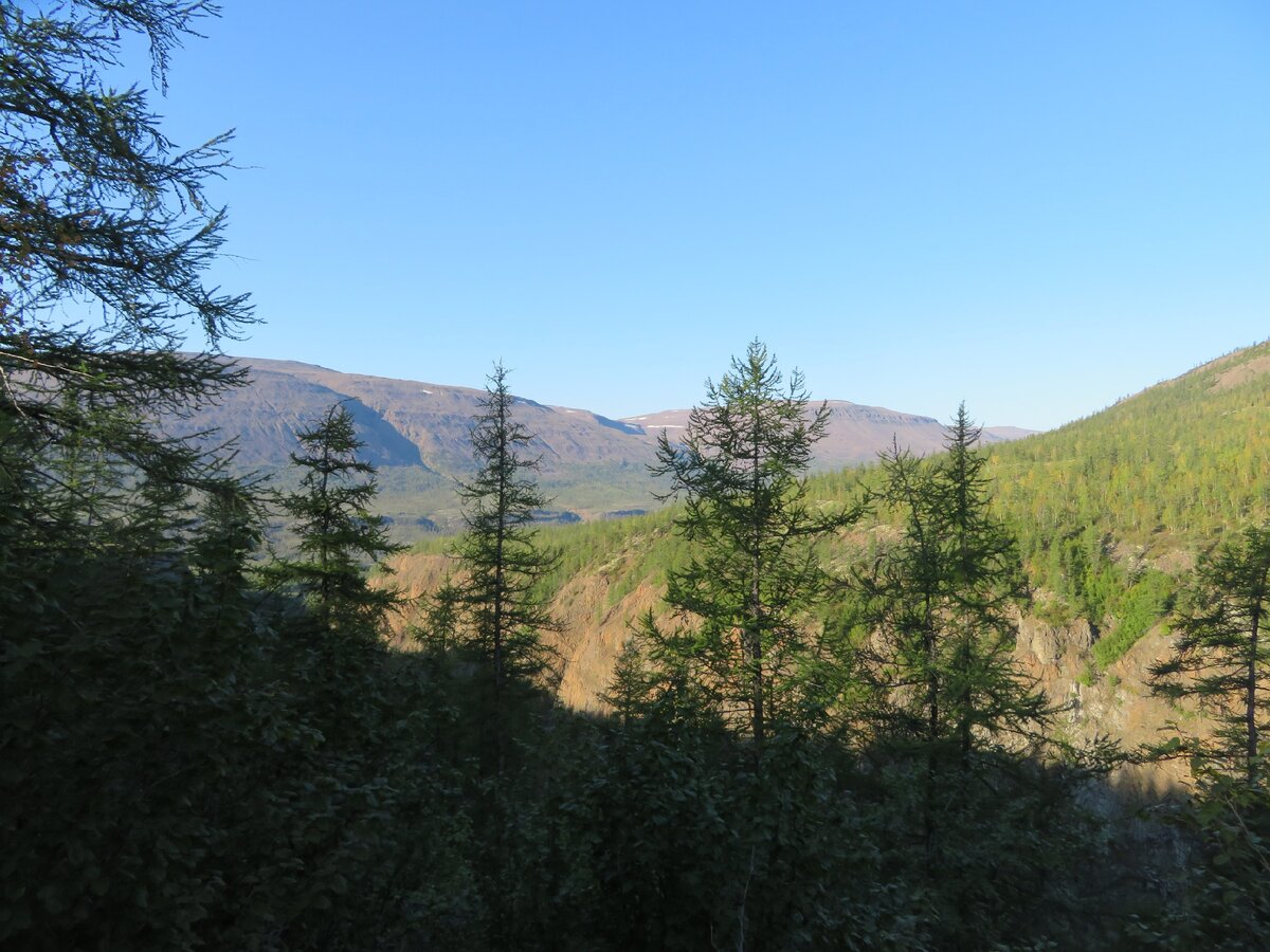 Вдоль притока