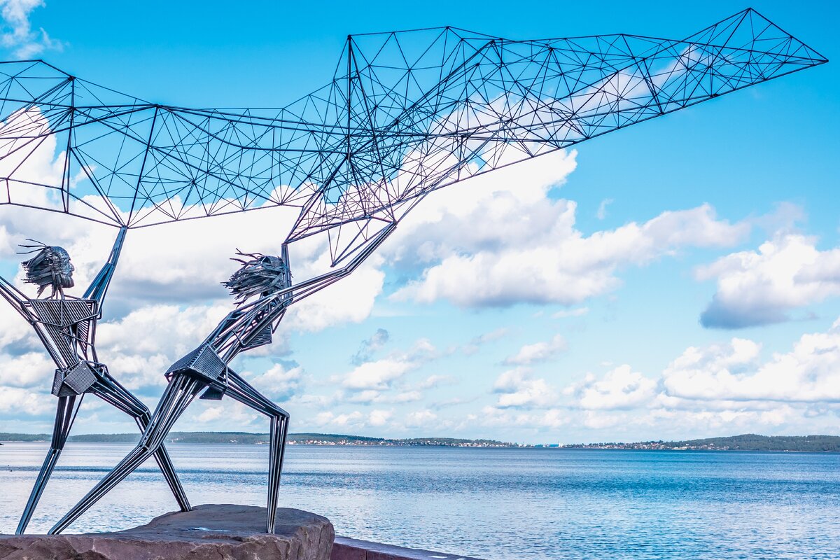 Памятник в петрозаводске.