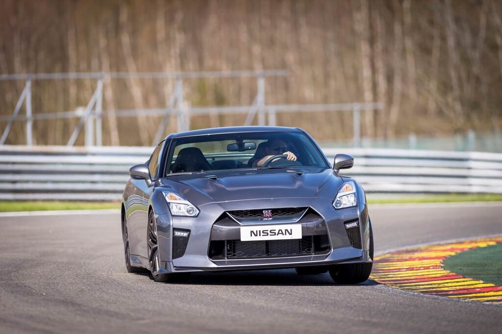 Всем привет сегодня я вам расскажу о Nissan GT-R 2019 в кузове R35.-2