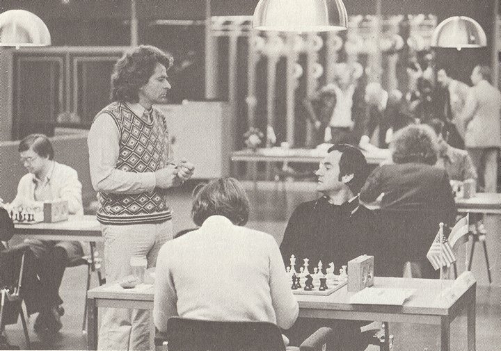 Спасский, Сосонко. На заднем плане Золтан Рибли.