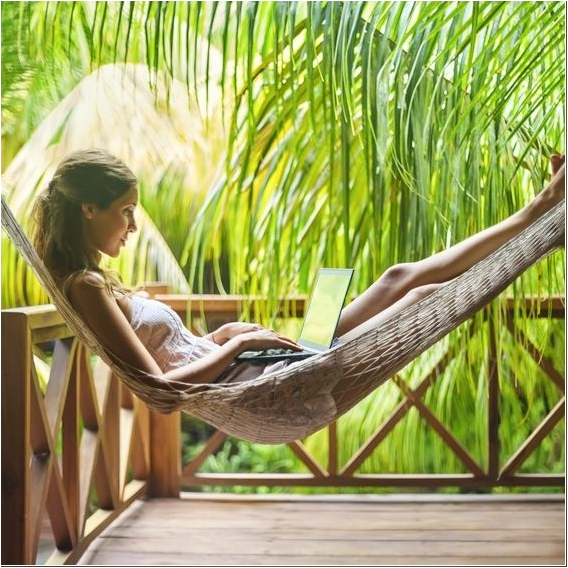                   Ученые считают, что в будущем замена людей роботами не произойдёт, а, с большой вероятностью, люди откроют новые возможности для карьерного и личностного роста