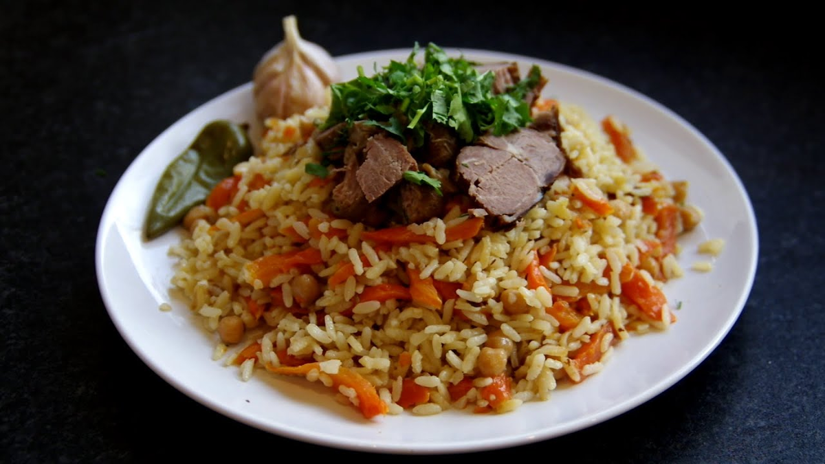 Хорезмский плов в хиве. Постный плов с овощами на сковороде. Плов из булгура с говядиной в казане. Пп плов с курицей без масла. Масло для плова.