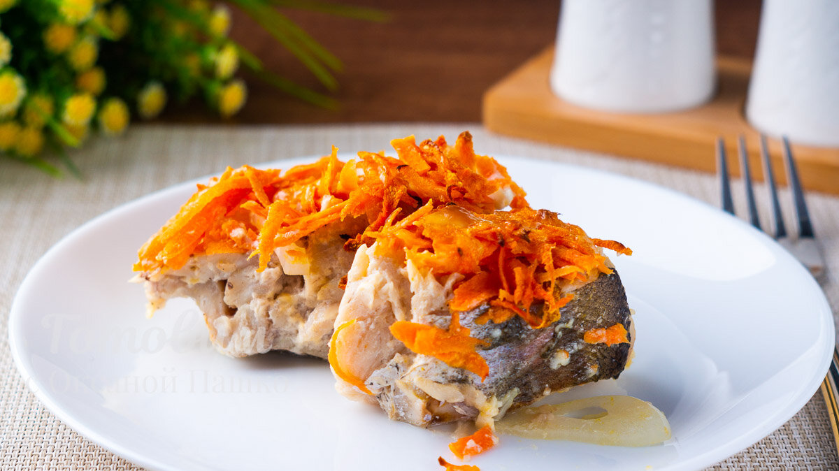 Хек запеченный с овощами