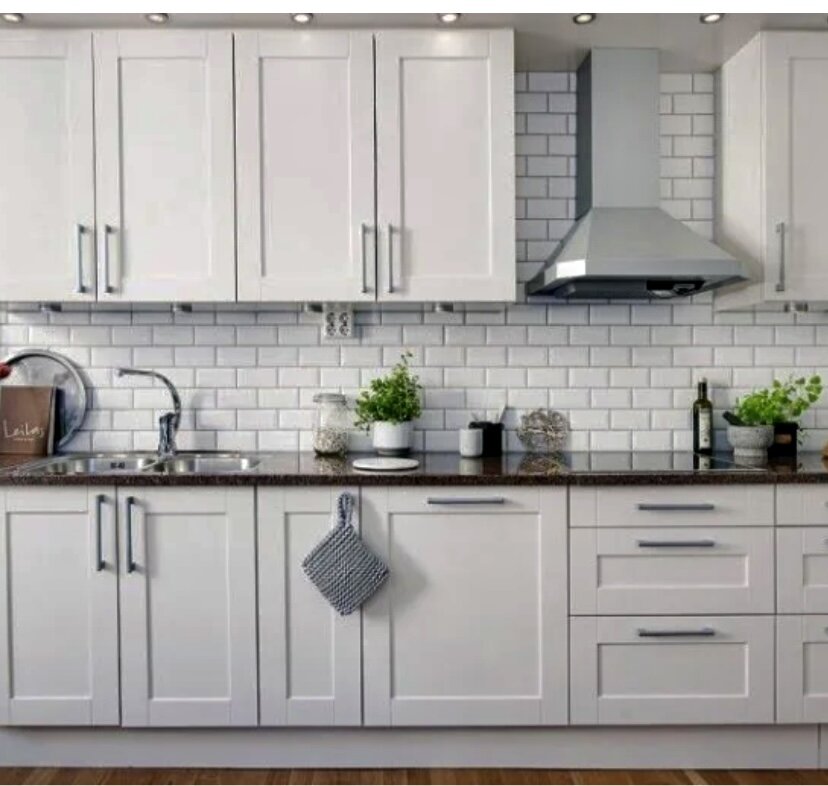 Правая сторона кухни.