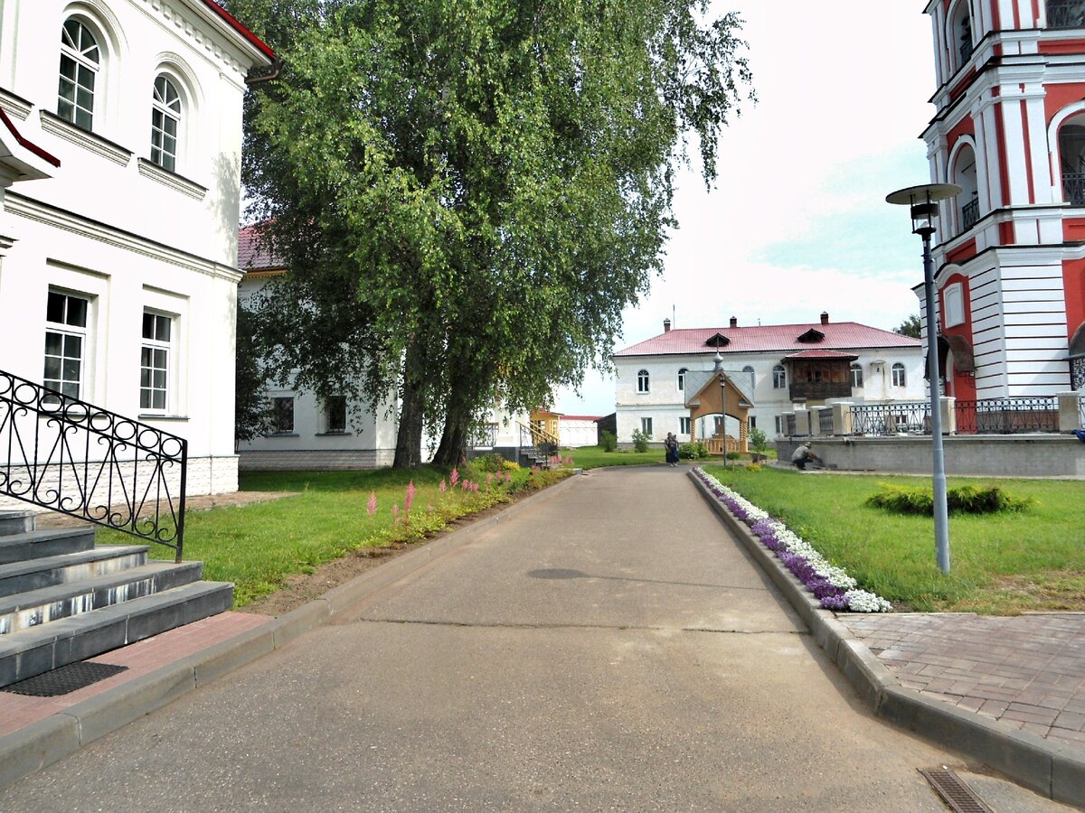 Улица розы люксембург тобольск. Оренбург улица парижской коммуны 33 больница. Кожный диспансер тобольск. Кожвендиспансер южно-сахалинск. Орский клинический кожно-венерологический диспансер.