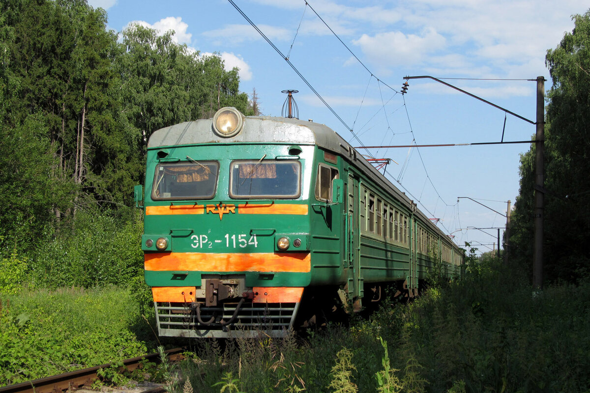 Зеленая электричка. Электропоезд эр2 "Карелия". Эр2р 7083. Эр2р-701502. Эр2 электропоезд зеленый.