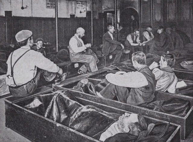 "Гробовая" ночлежка. Фото: общественное достояние. 