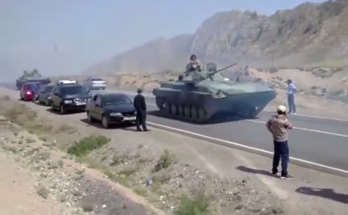 Конфликт между Киргизией и Таджикистаном. Конфликт на киргизско-таджикской границе (2021). Киргизии и Таджикистан стрельба. Кыргызско таджикский