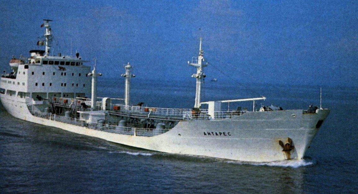 Танкер-продуктовоз Антарес. Новороссийское пароходство.