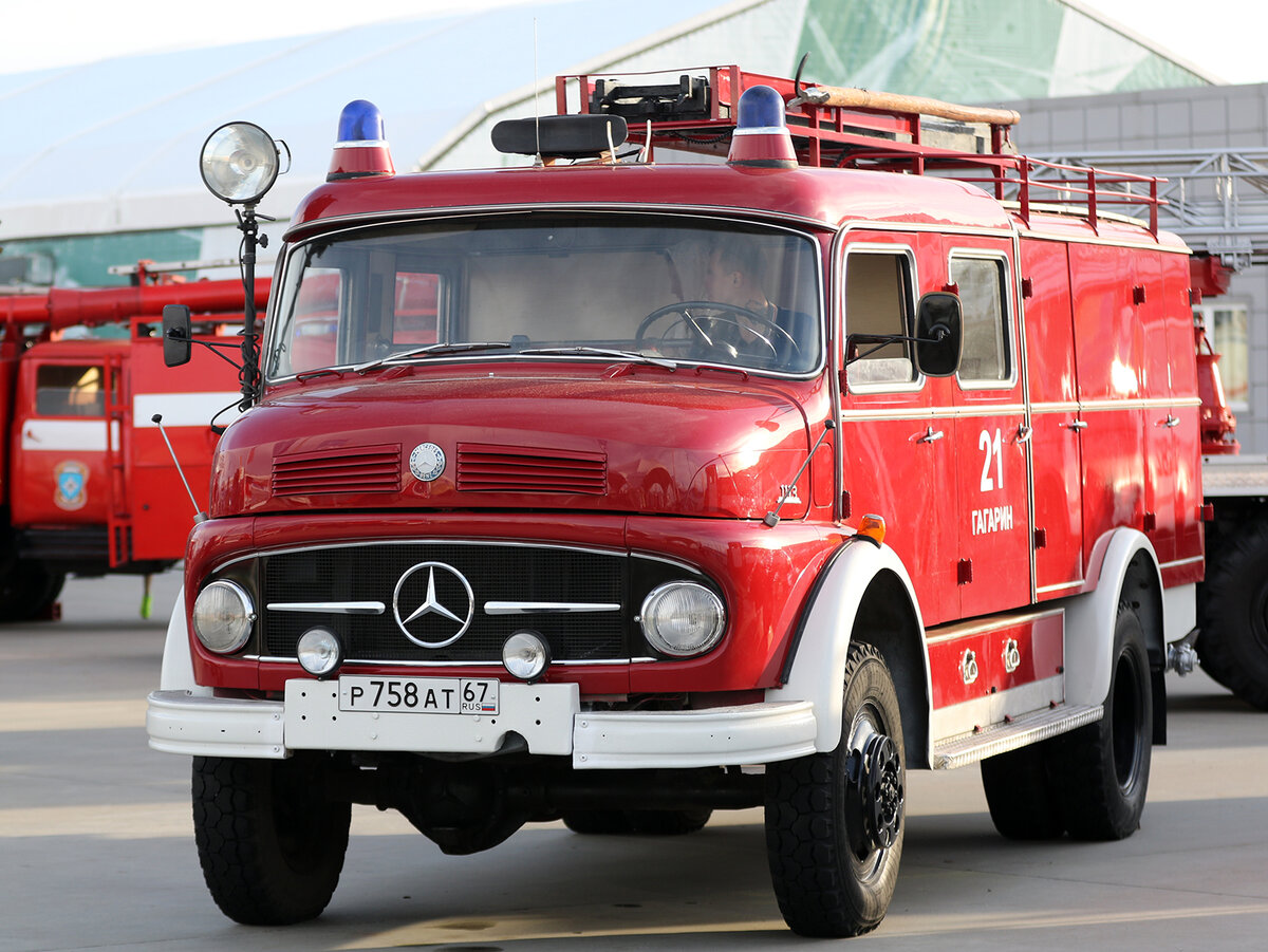 Пожарные ретро-автомобили. Mercedes-Benz 1966 года выпуска серии L сняли с  дежурства на несколько дней и пригнали на выставку | ФотоОхота на  автомобили | Дзен