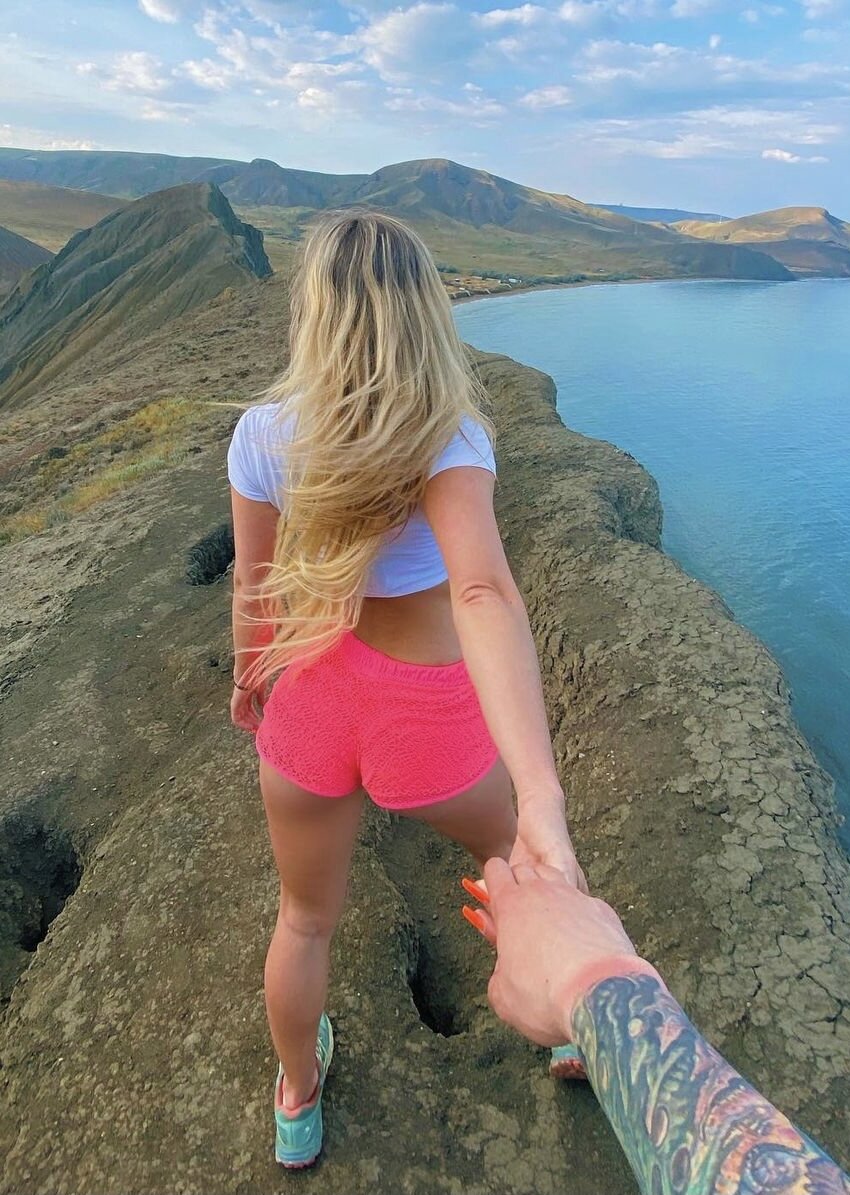 Поэтому, лично мне приятнее смотреть на Моргенштерна и прочих весёлых молодых тиктокеров, которые ржут, веселятся, делают и тратят деньги - чем на супер духовно развитых, унылых и правильно живущих. 