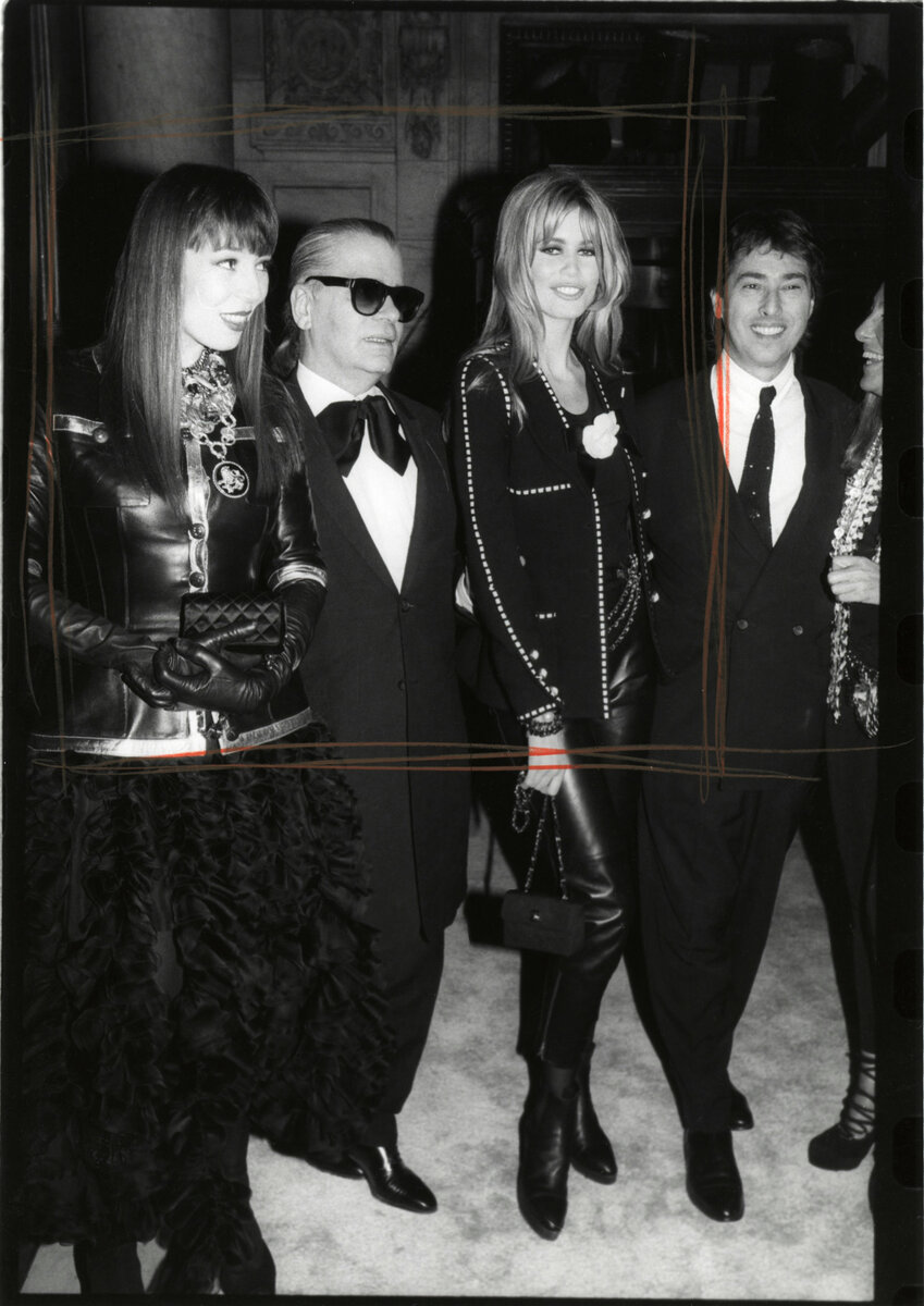 Билл Каннингем Карл Лагерфельд и Клаудия Шиффер. 1992
© Фонд Билла Каннингема, Предоставлено Галереей Брюса Сильверстайна, Нью-Йорк
