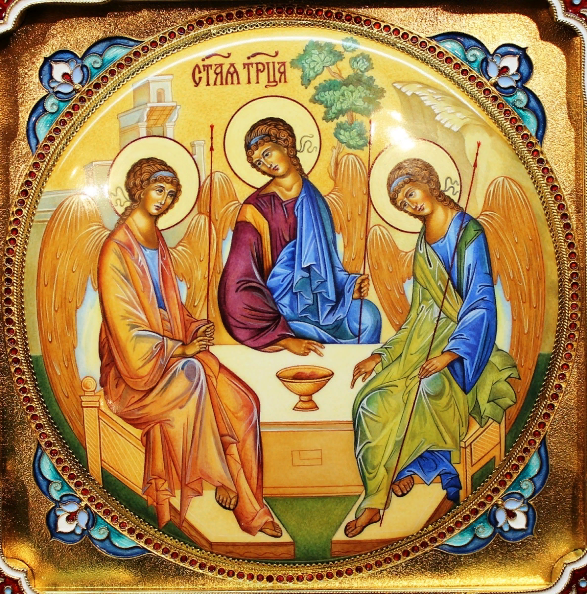 Господь Бог дает Милость Свою каждому человеку. Почему же важно и нужно молиться Святой Троице? Бог Триедин: Отец, Сын и Дух Святой.