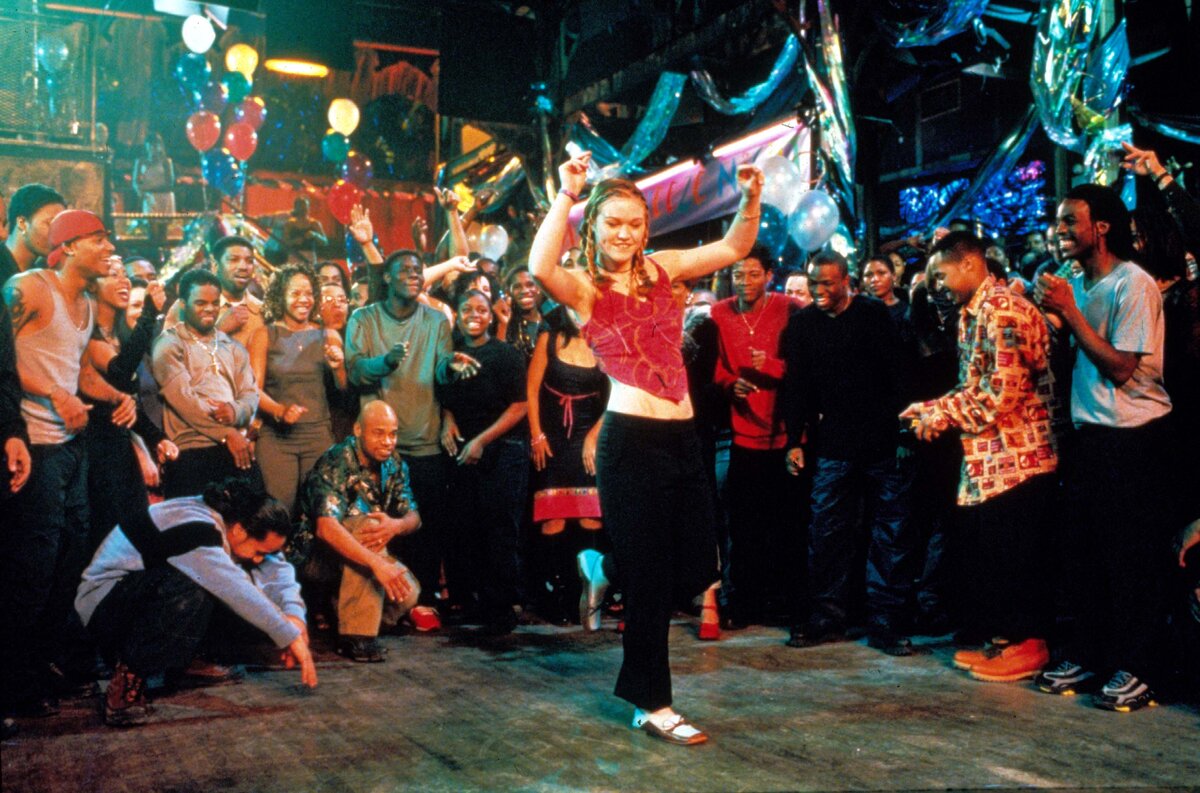 Кадр из фильма "За мной последний танец", 2001 г.