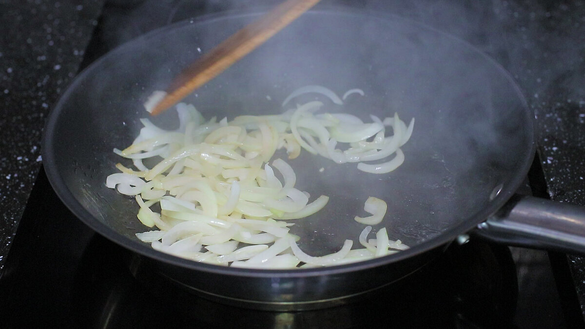 Яркий, сочный и вкусный салат с куриной печенью и морковью по-корейски