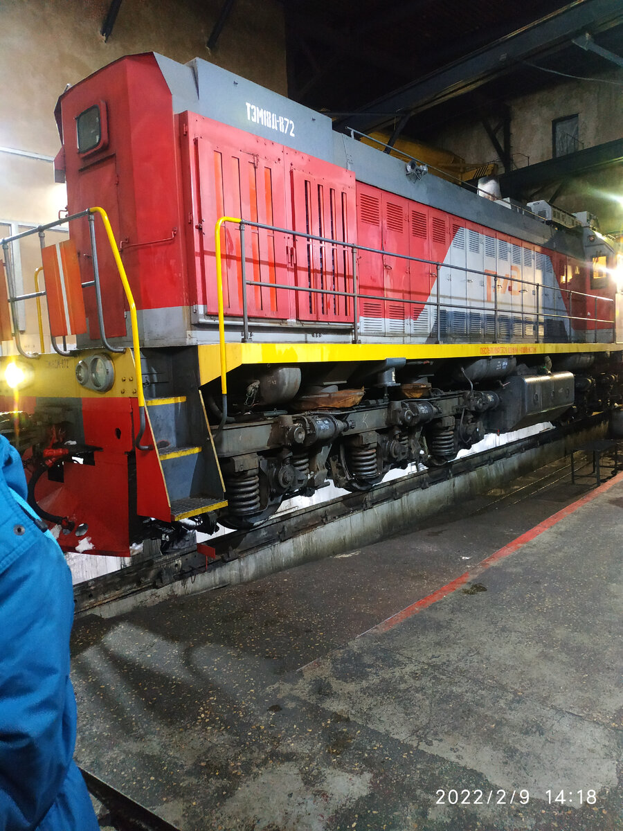 Моя работа, это наружная обмывка кузова вот таких тепловозов