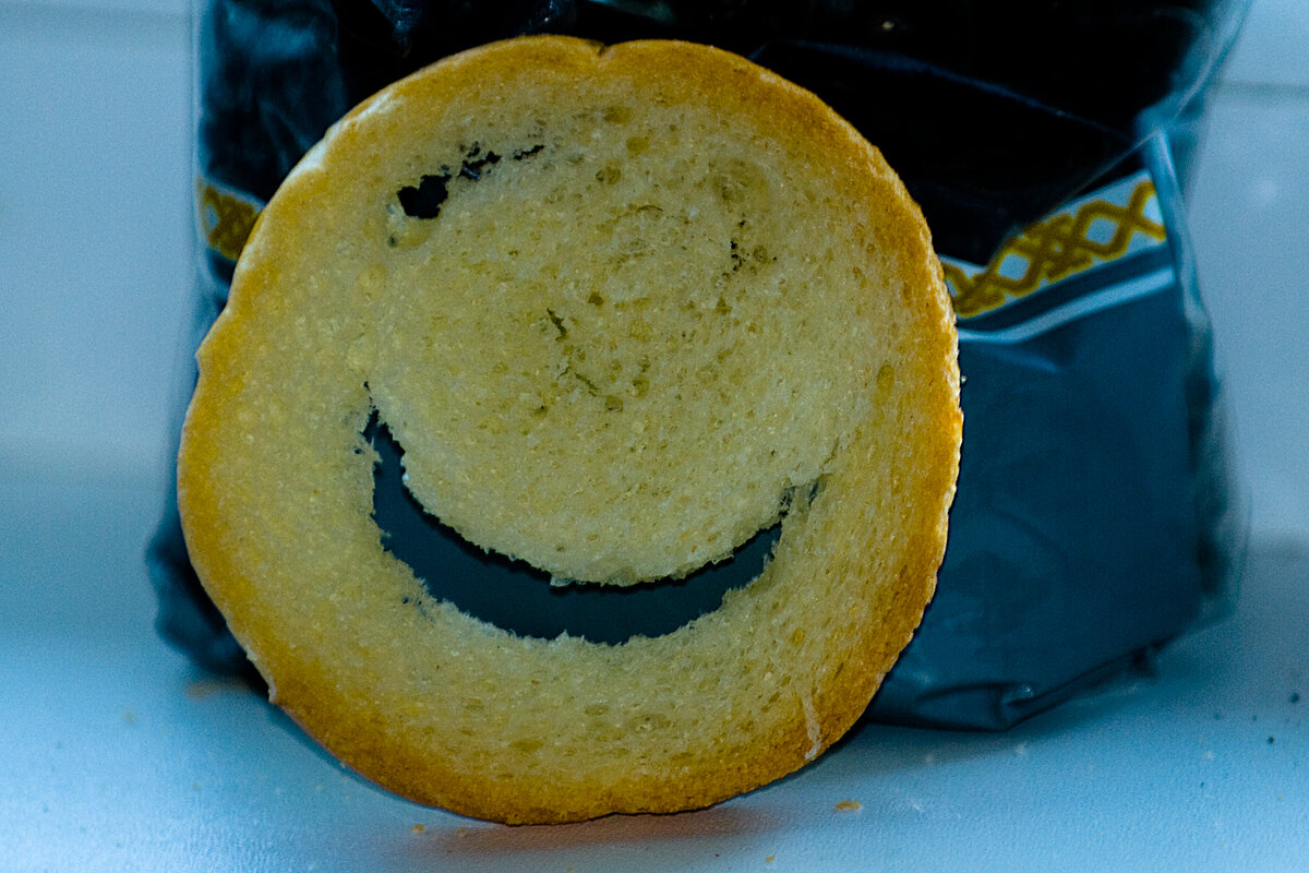 Хлебный смайлик к анекдоту)))