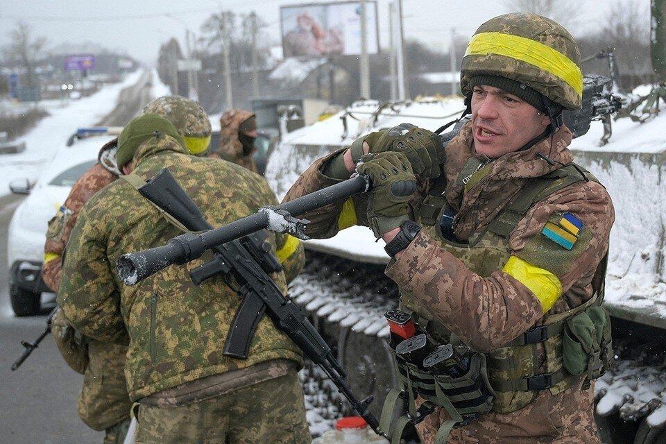     Украинские силовики обстреляли детсад и поликлинику в Пантелеймоновке  REUTERS