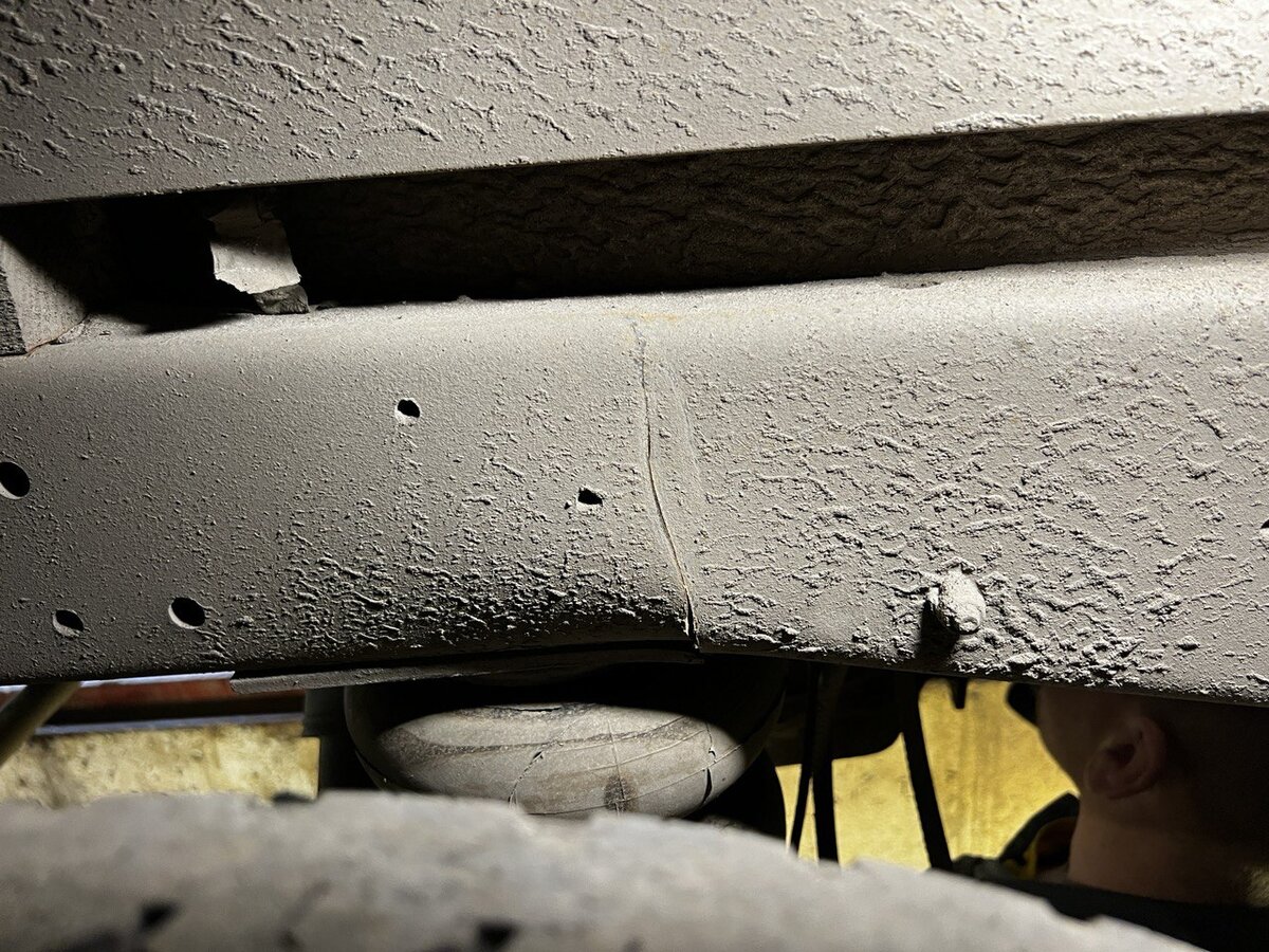 газель 3302 трещина на раме крепления кабины. трещина на раме. латка на раме камаз. сварка рамы грузовика. Vin volvo fh12 на раме.