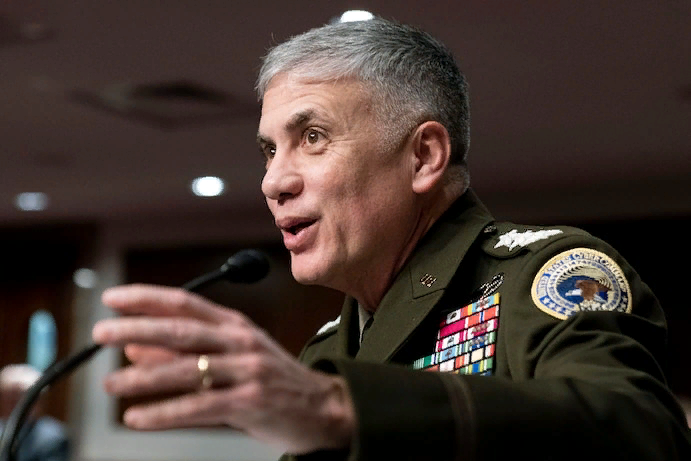 Gen. Пол Накасоне, глава киберкомандования США и Агентства национальной безопасности, выступает на слушаниях в Комитете по вооруженным силам Сената 5 апреля. (Эндрю Харник / Associated Press)