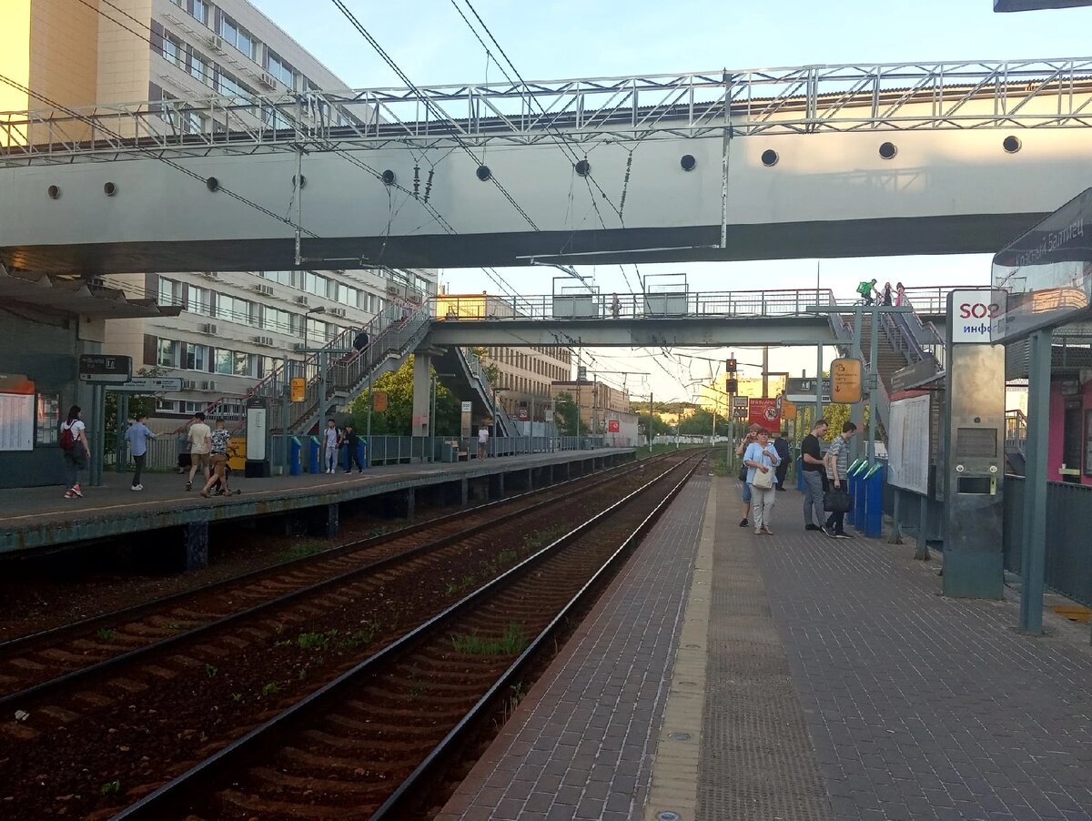 Тут подетальнее , и мост, ведущий к ТЧ-96и паровозному музею, видно :)