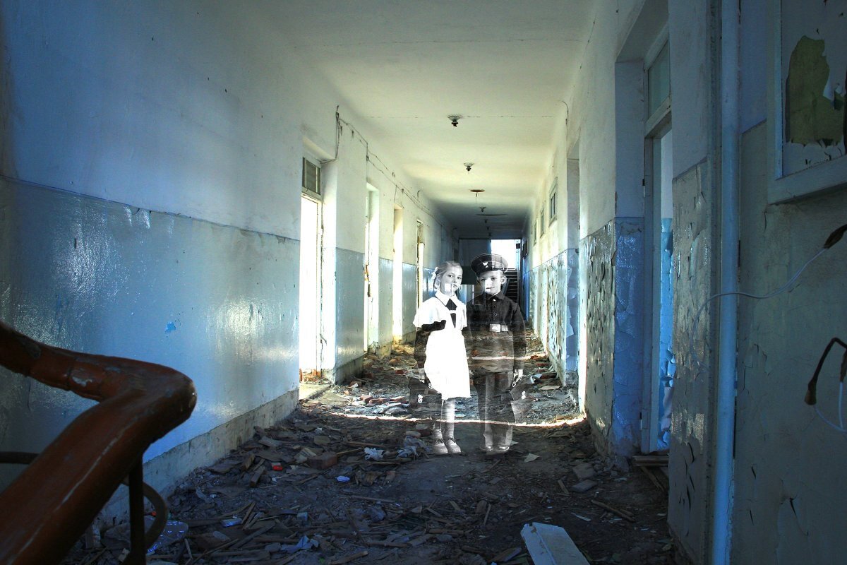 заброшенная школа. заброшенная школа снаружи. самая страшная заброшенная школа. заброшенная школа. мрачное здание школы.