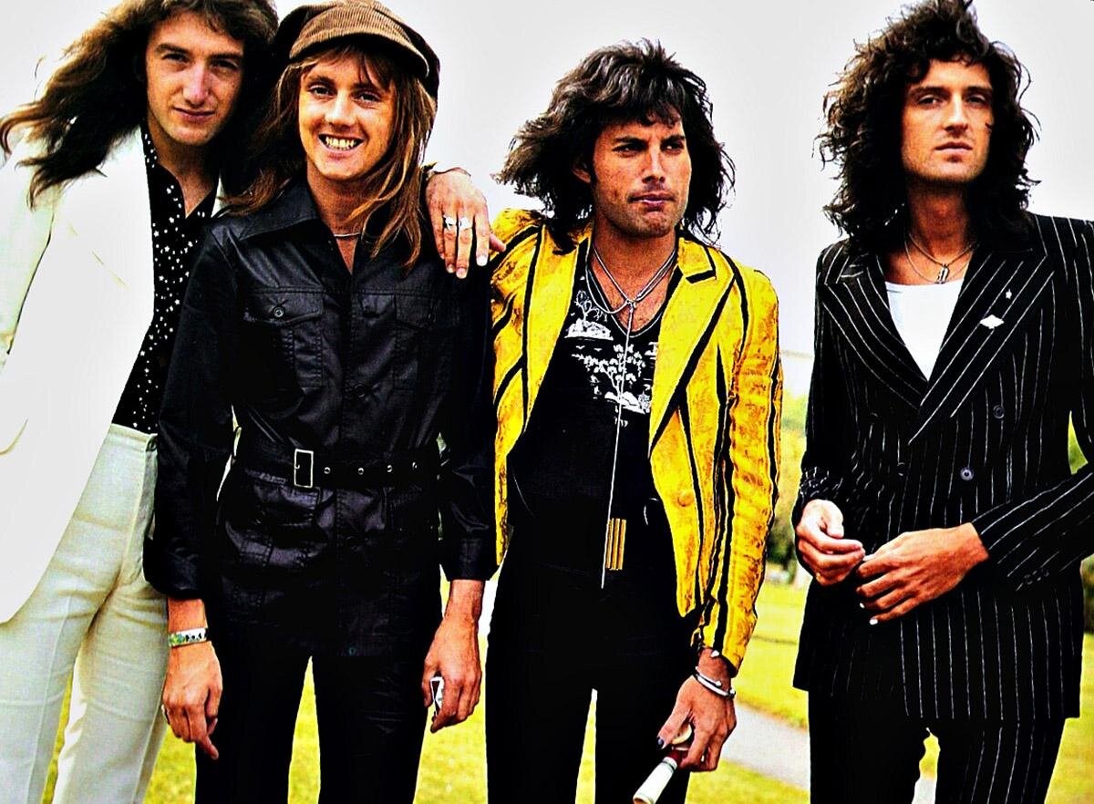 Слушать песни группа стиль. Группа Квин. Квин 1975. Группа куин Богемская рапсодия. Группа Queen 1975.