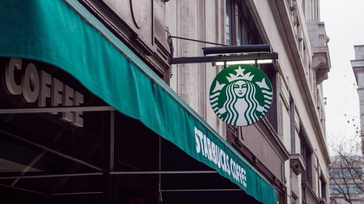    Вывеска Starbucks:pexels.com