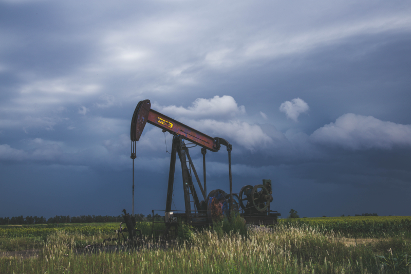 Падение нефтегазовых доходов может создать проблемы для бюджета в 2023 году, но в 2022 году высока вероятность выполнить план.