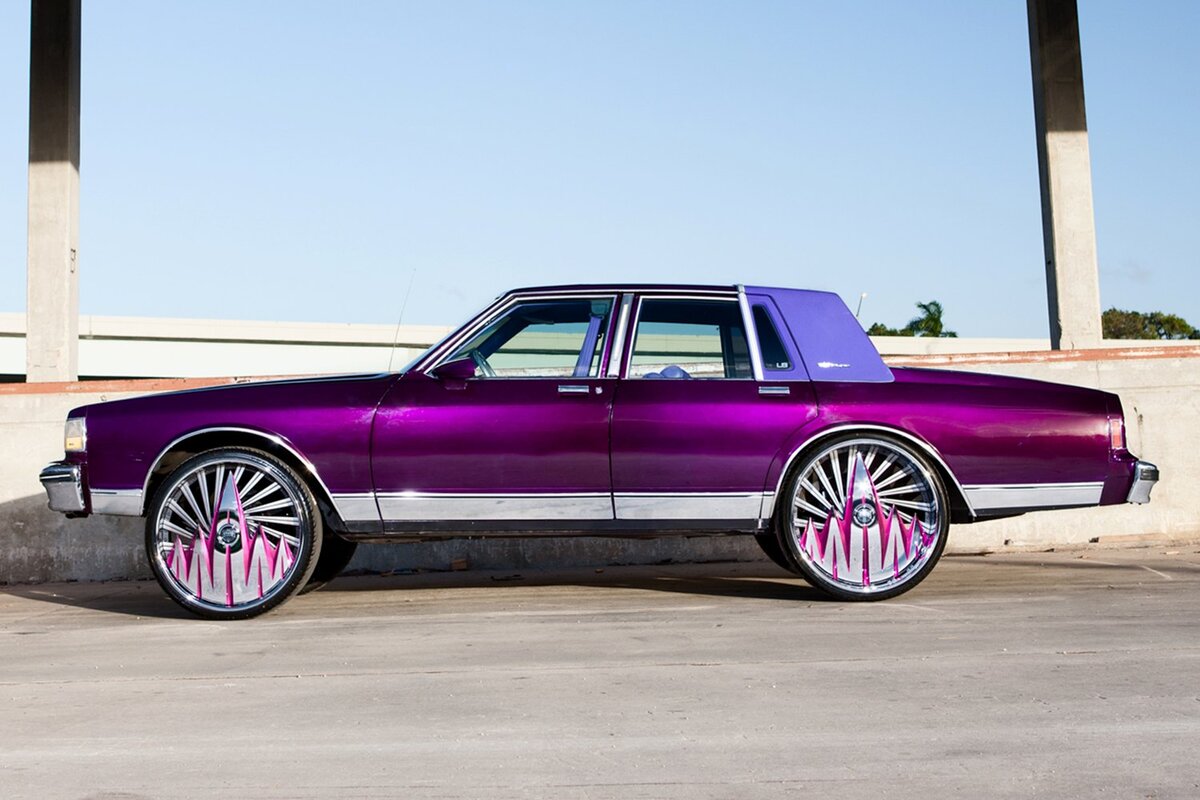 Авто на фото - Chevrolet Caprice