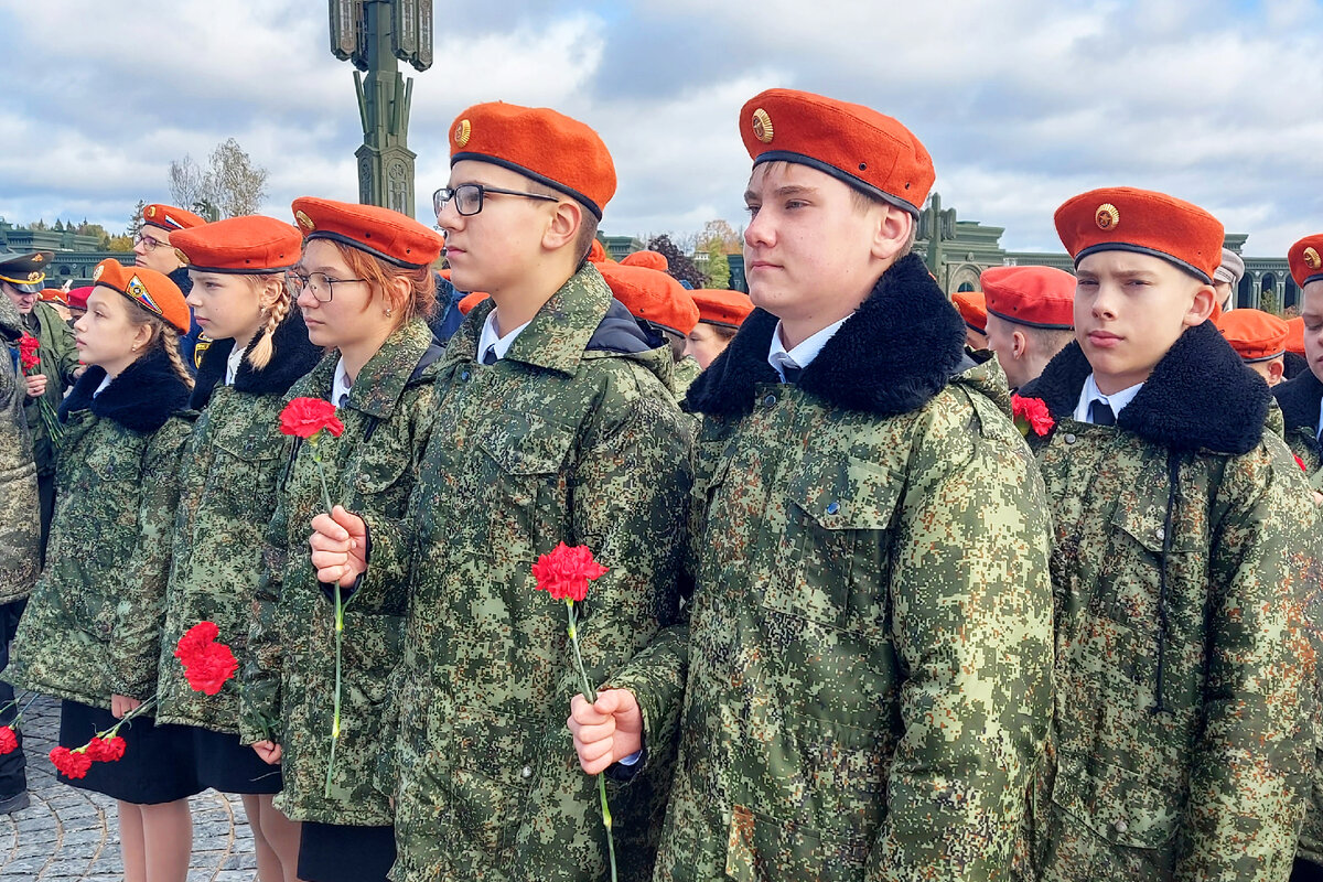 Детско юношеское военно патриотическое общественное движение. Юнармейцы. Юнармия 2022. Юнармия глазами детей. Всероссийское военно-патриотическое Общественное движение Юнармия.